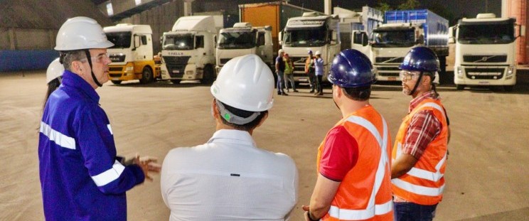 Nove carretas e dois contêineres trazendo as peças do foguete vindas do Porto de Santos foram enviadas ao Centro de Lançamento de Alcântara (CLA), via ferryboat
